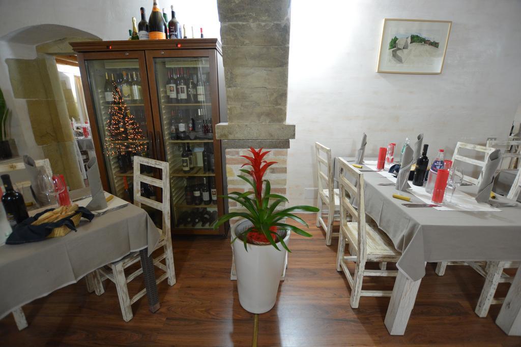 Abas Ristorante Pizzeria Affittacamere Ales 외부 사진