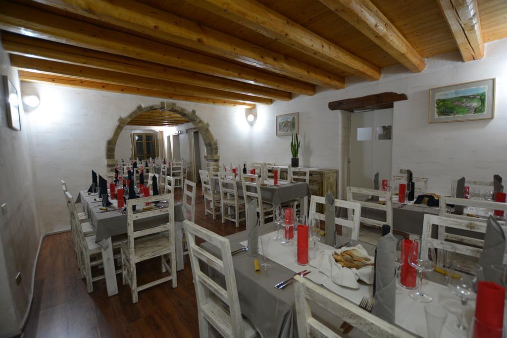 Abas Ristorante Pizzeria Affittacamere Ales 외부 사진