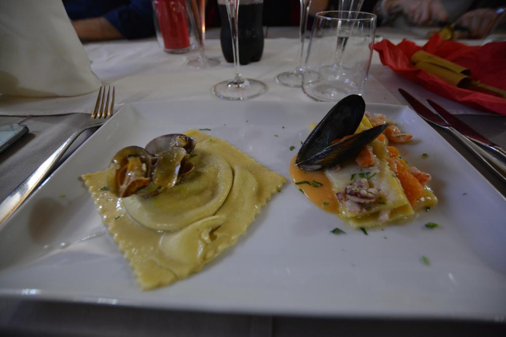 Abas Ristorante Pizzeria Affittacamere Ales 외부 사진