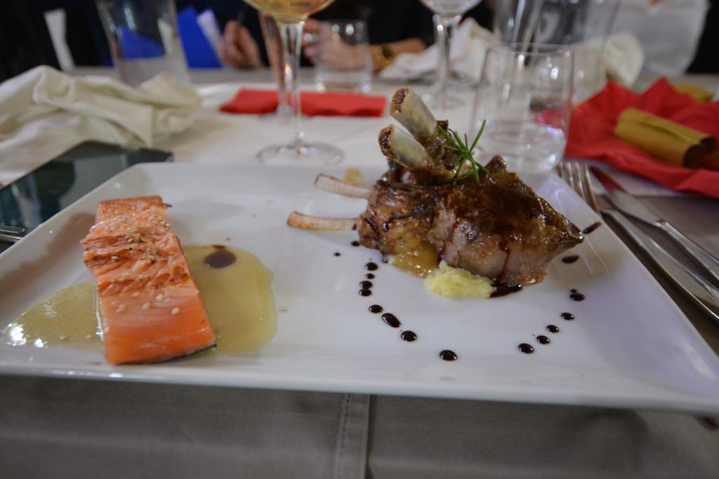 Abas Ristorante Pizzeria Affittacamere Ales 외부 사진