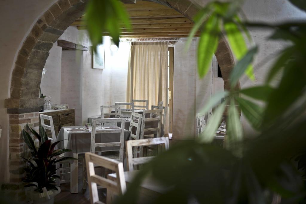 Abas Ristorante Pizzeria Affittacamere Ales 외부 사진